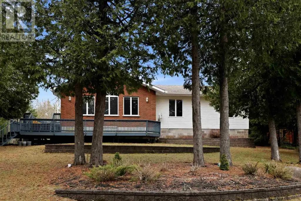 3804 Hamilton Dr, Hilton Beach